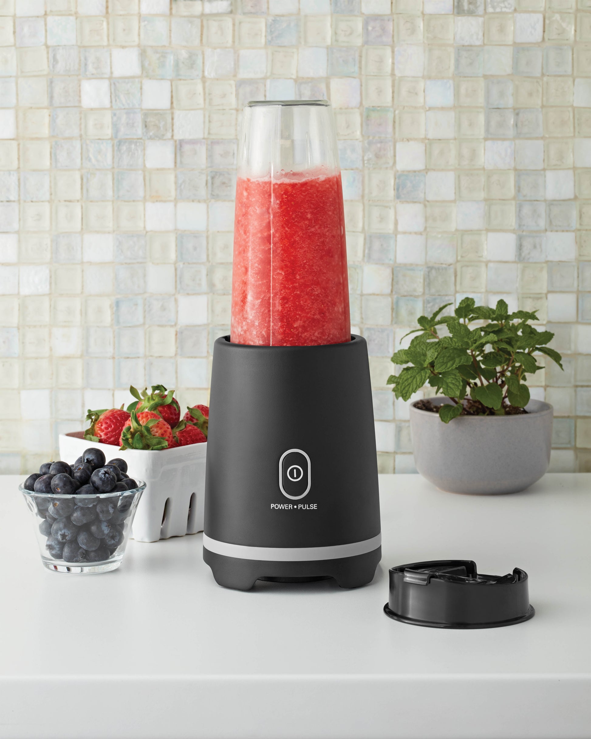 Mainstays Black Single-Serve Blender with 1 Travel Lid, 16 Oz, New